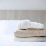 Load image into Gallery viewer, Crisp Cashmere Wood Wick
